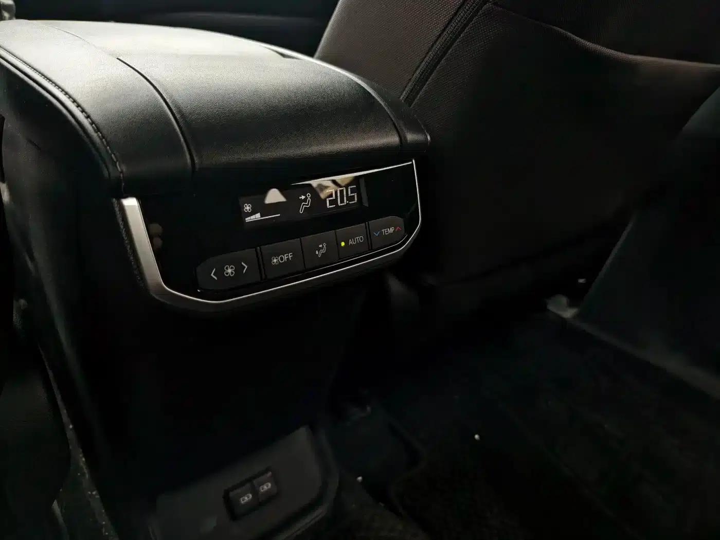 Crown Land Cruiser 2023 2.5L HEV 2WD Entry-level Edition (5-seater) — миниатюра 16