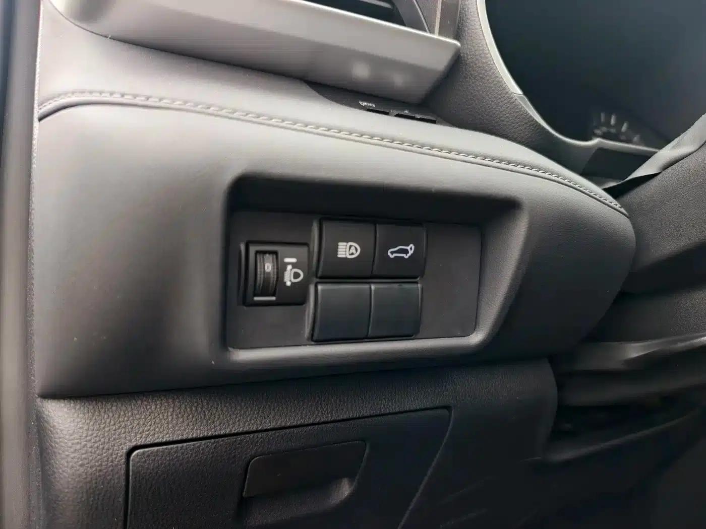 Crown Land Cruiser 2023 2.5L HEV 2WD Entry-level Edition (5-seater) — миниатюра 17