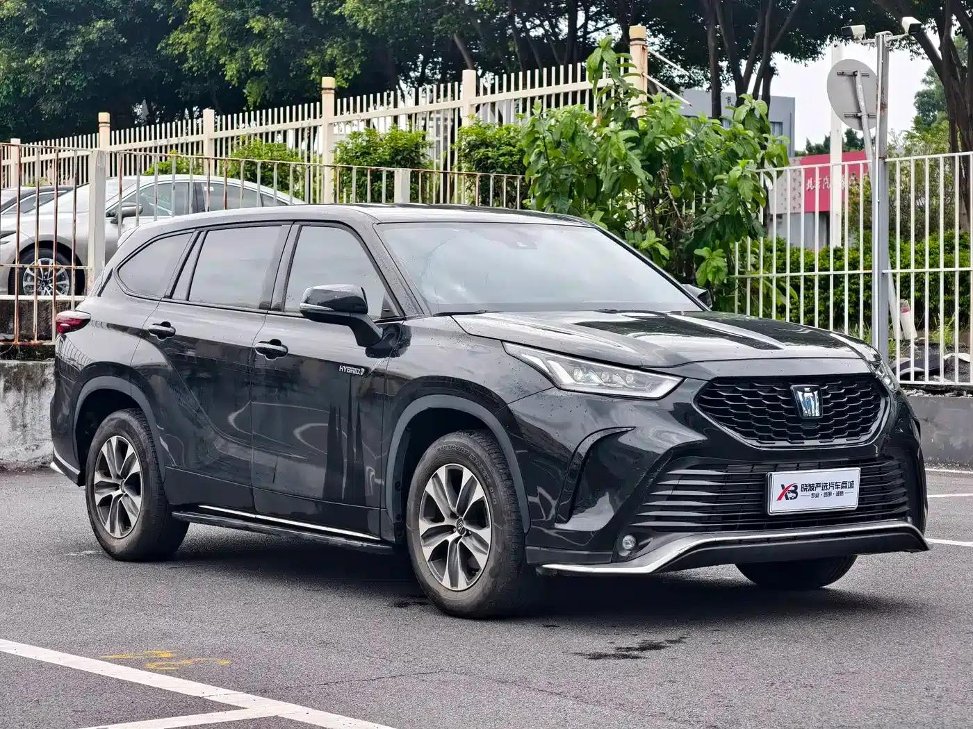 Crown Land Cruiser 2023 2.5L HEV 2WD Entry-level Edition (5-seater) — миниатюра 3