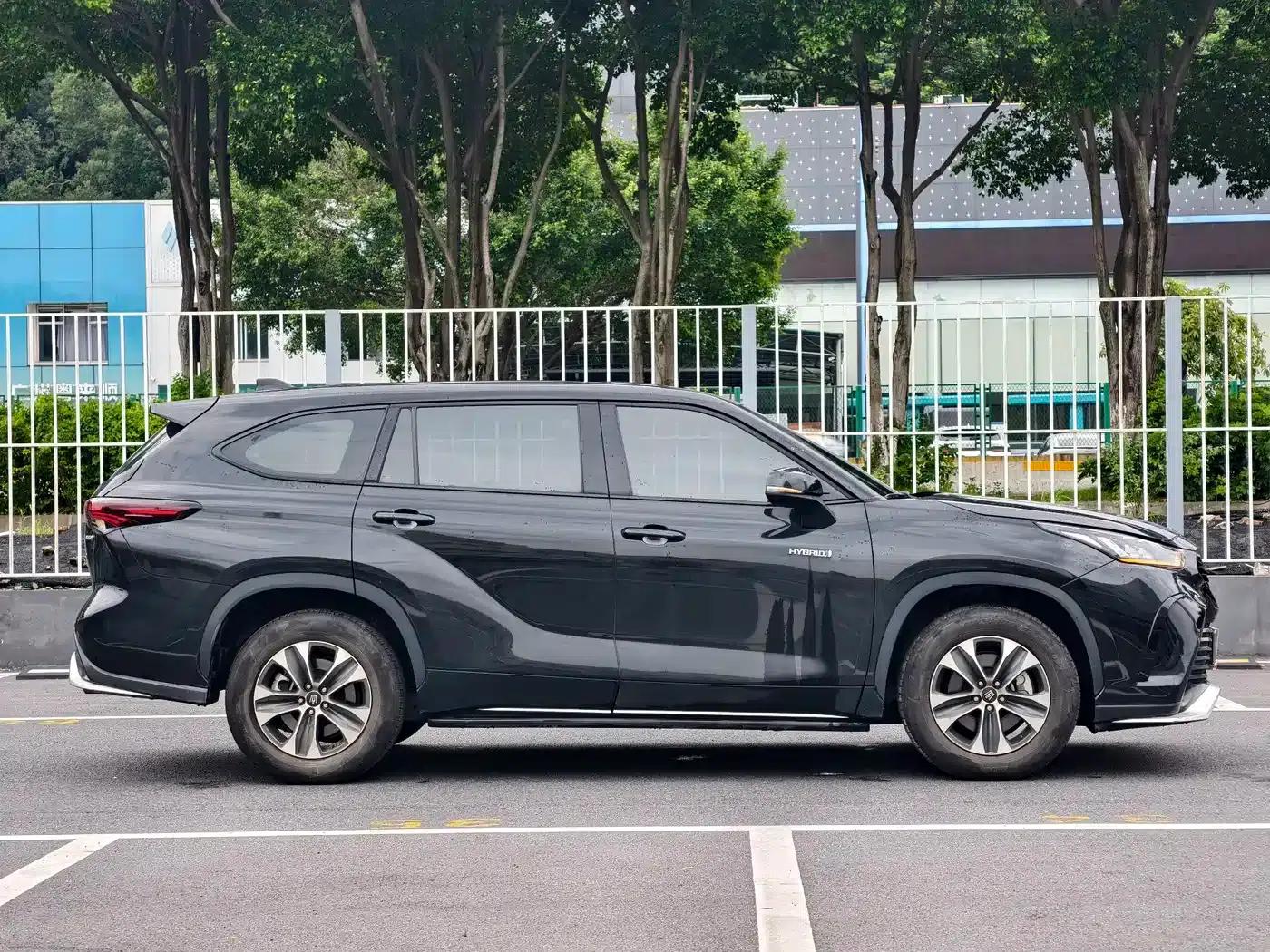 Crown Land Cruiser 2023 2.5L HEV 2WD Entry-level Edition (5-seater) — миниатюра 4