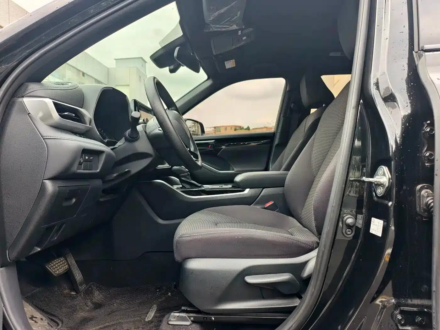 Crown Land Cruiser 2023 2.5L HEV 2WD Entry-level Edition (5-seater) — миниатюра 9