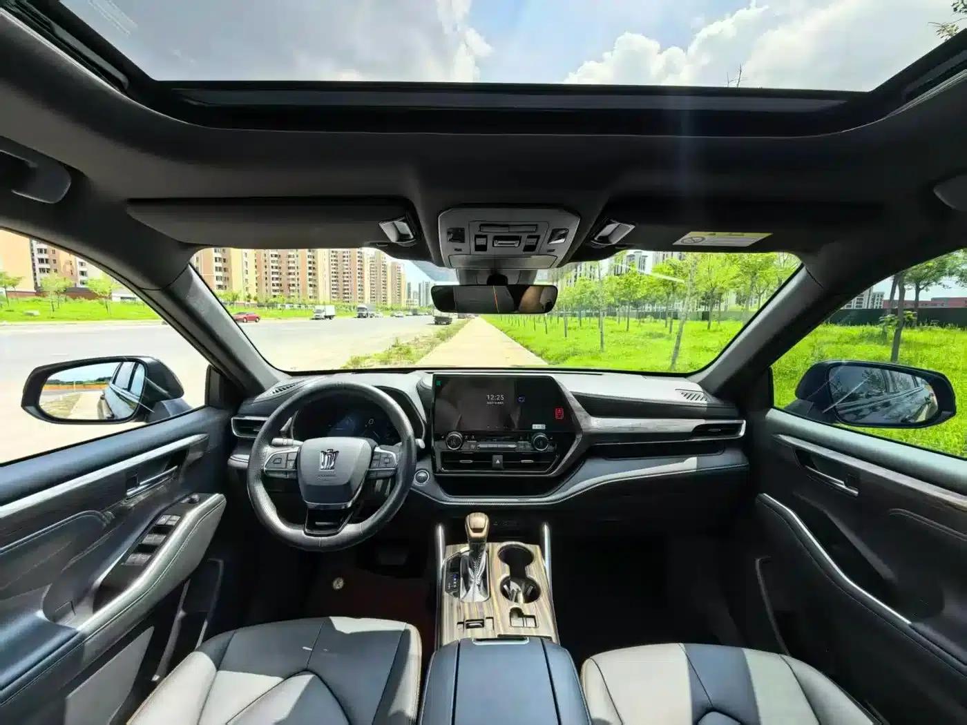 Crown Land Cruiser 2024 2.5L HEV 4WD Premium Edition — миниатюра 5