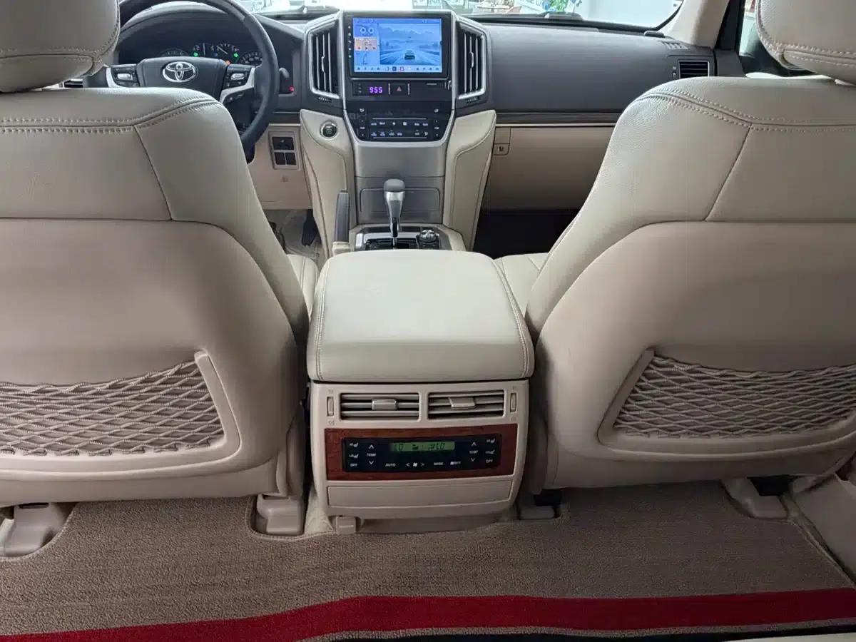 2012 Land Cruiser 4.0L Automatic VX — миниатюра 6