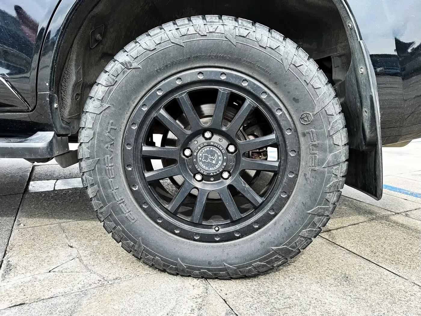 2010 Land Cruiser 4.0L Automatic VX — миниатюра 8