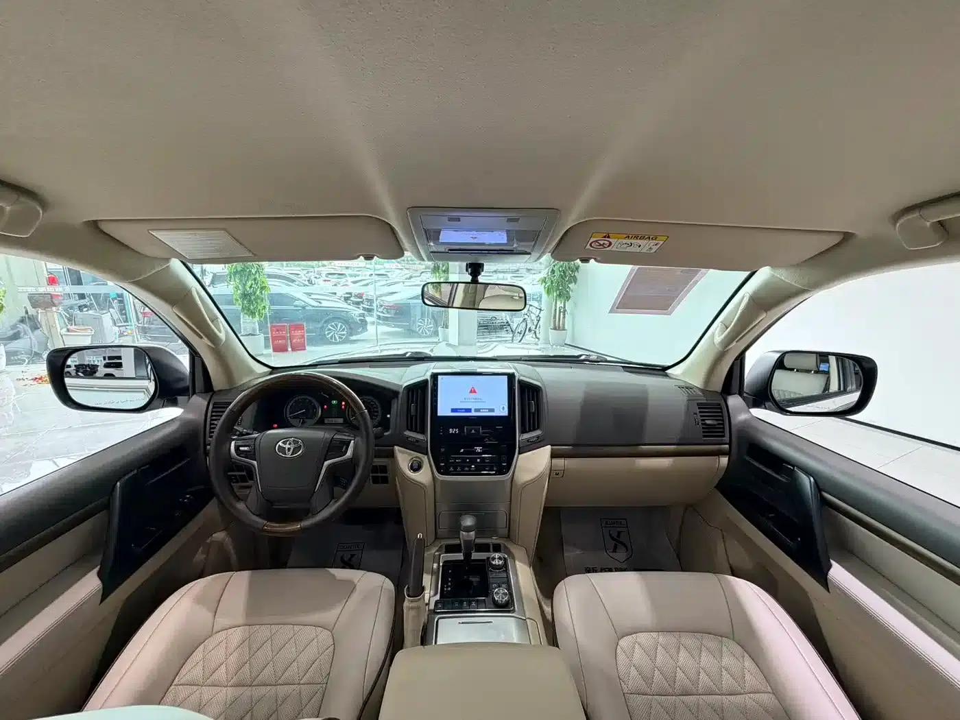 2019 Land Cruiser (Imported) 4.0L Middle East Edition — миниатюра 11