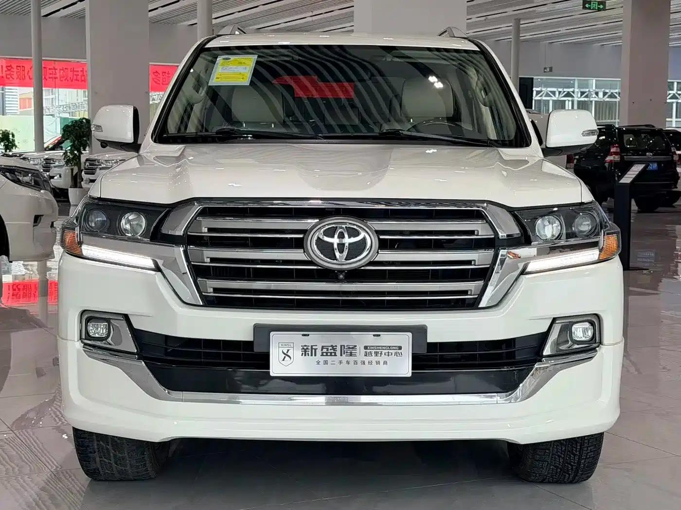 2019 Land Cruiser (Imported) 4.0L Middle East Edition — миниатюра 3