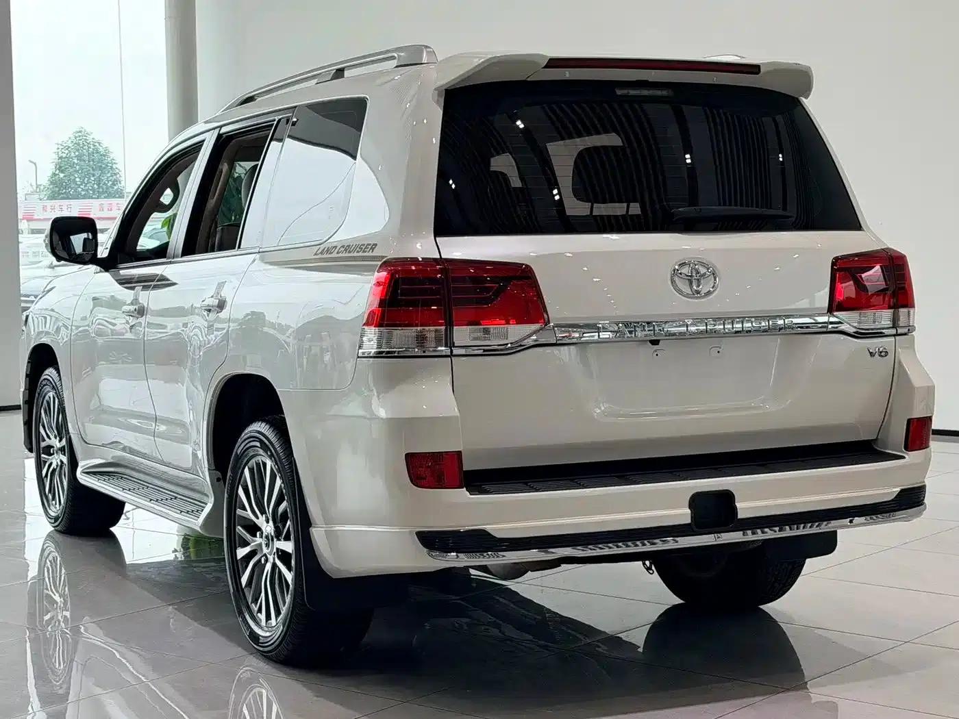 2019 Land Cruiser (Imported) 4.0L Middle East Edition — миниатюра 5