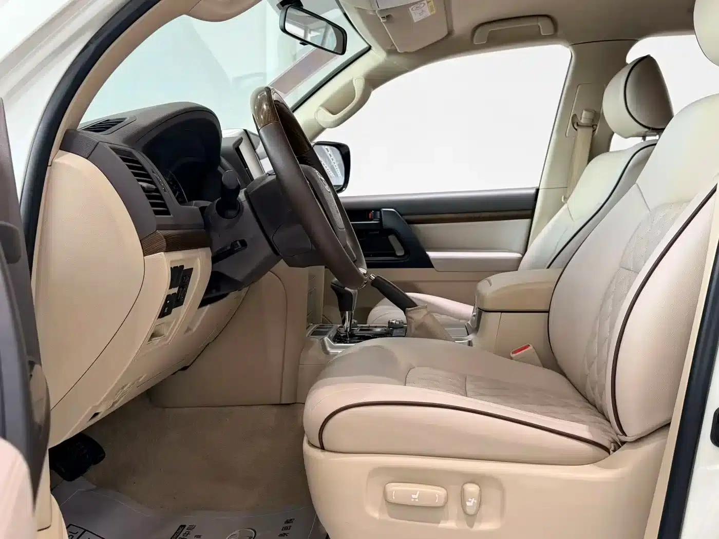 2019 Land Cruiser (Imported) 4.0L Middle East Edition — миниатюра 8