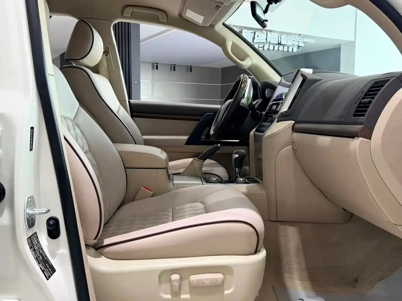 2019 Land Cruiser (Imported) 4.0L Middle East Edition — миниатюра 10