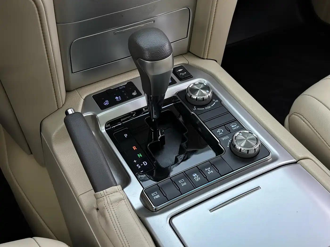 2018 Land Cruiser (Imported) 4.5T GX-R Diesel Middle East Version — миниатюра 13