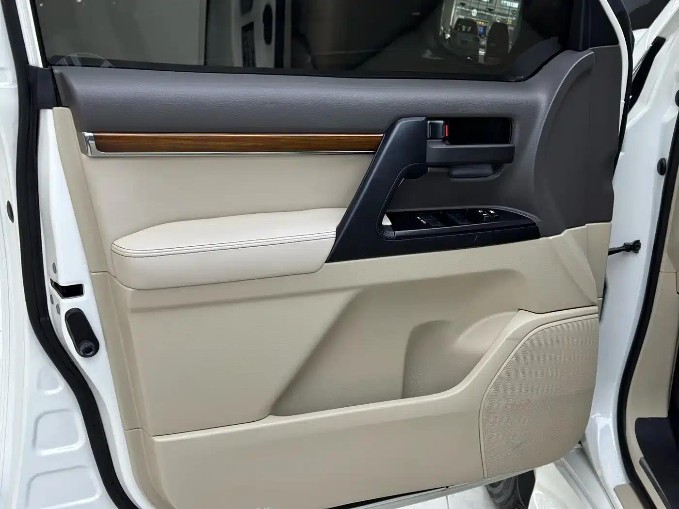 2018 Land Cruiser (Imported) 4.5T GX-R Diesel Middle East Version — миниатюра 6