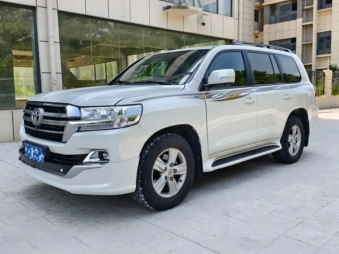 2016 Land Cruiser (Imported) 4.0L Middle East Edition — миниатюра 1