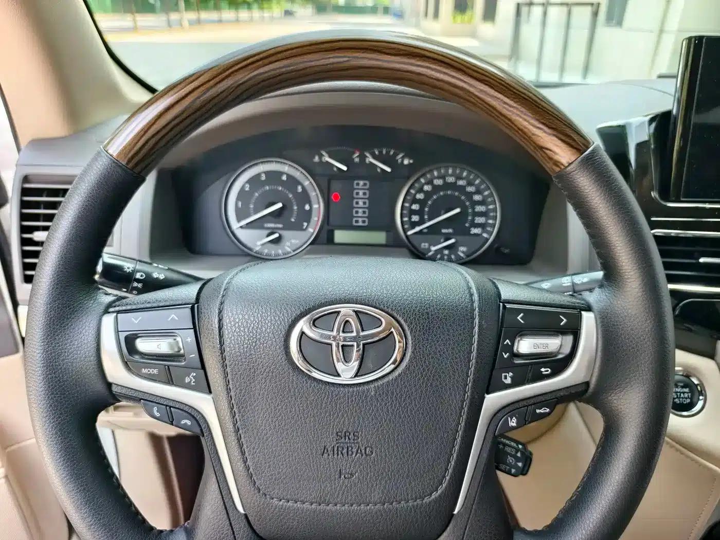 2016 Land Cruiser (Imported) 4.0L Middle East Edition — миниатюра 7
