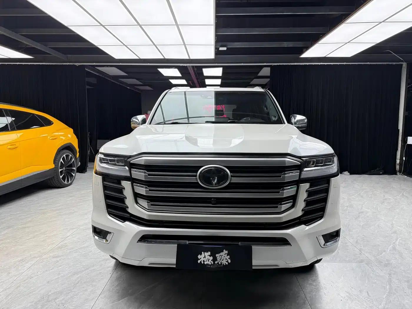 2023 Land Cruiser (Imported) 3.5L Middle East Edition — миниатюра 2