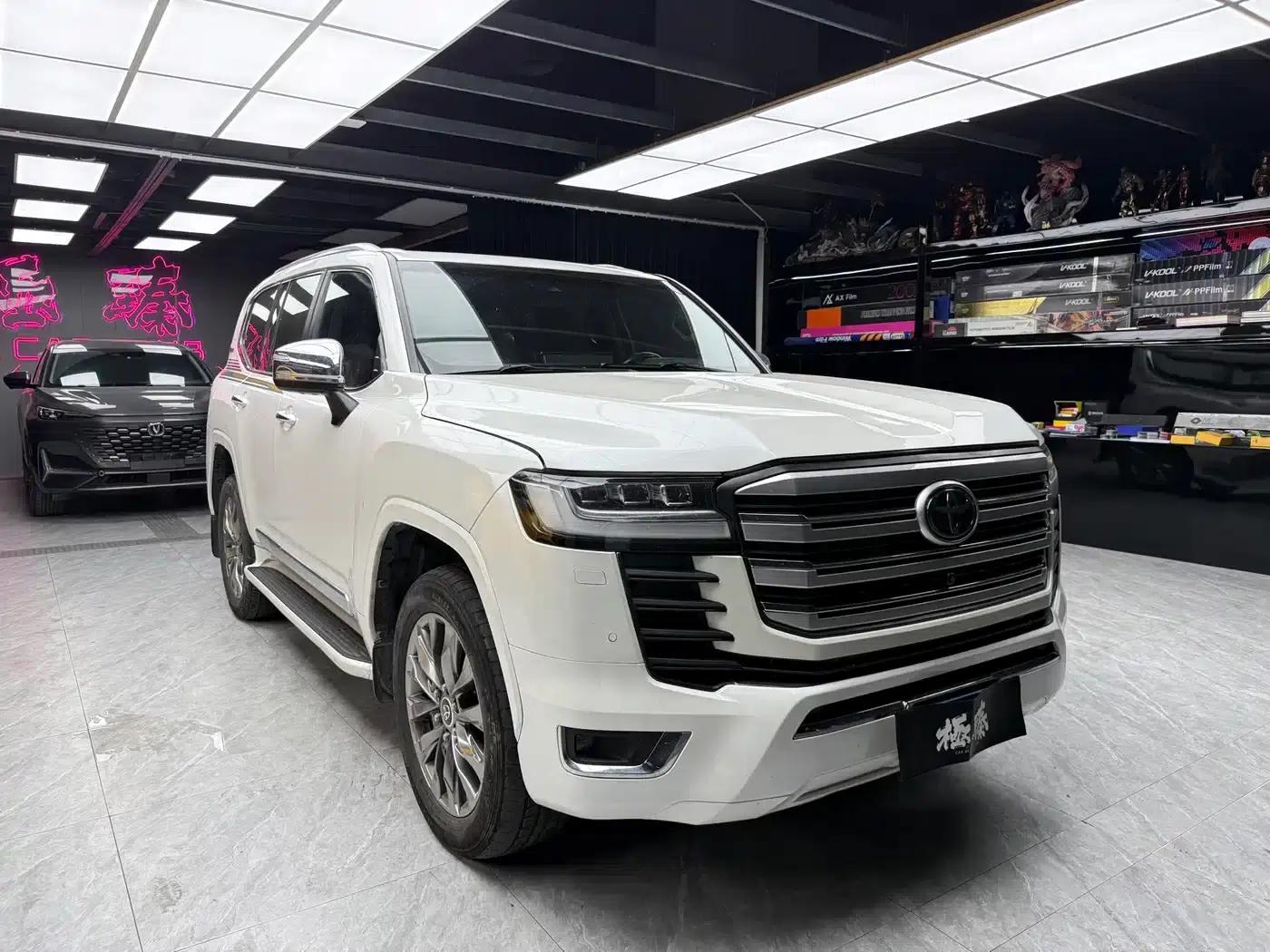 2023 Land Cruiser (Imported) 3.5L Middle East Edition — миниатюра 3