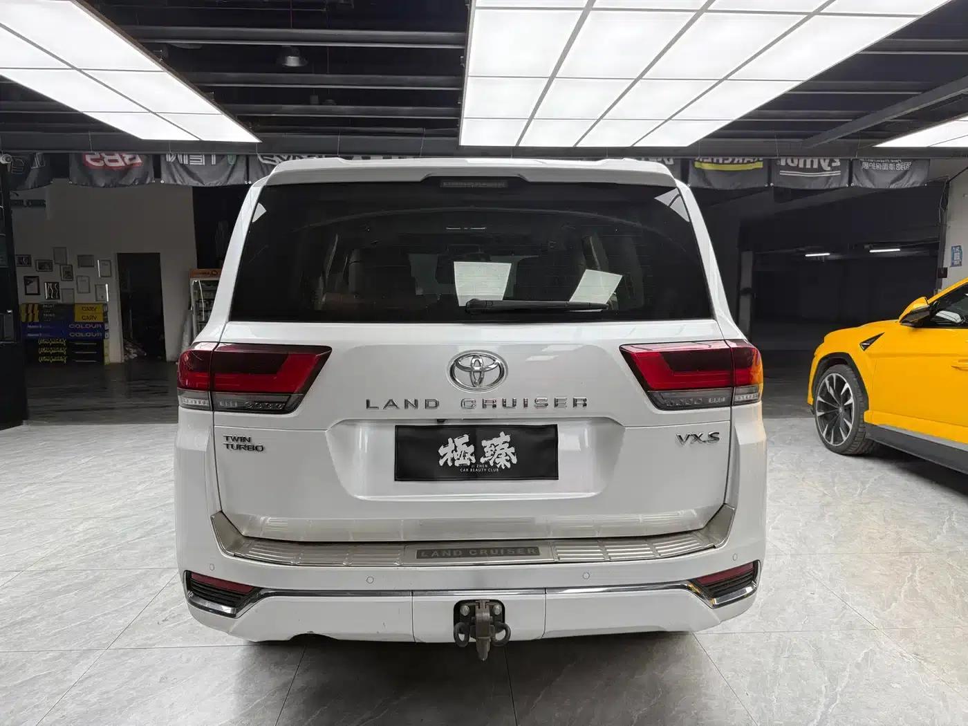 2023 Land Cruiser (Imported) 3.5L Middle East Edition — миниатюра 5
