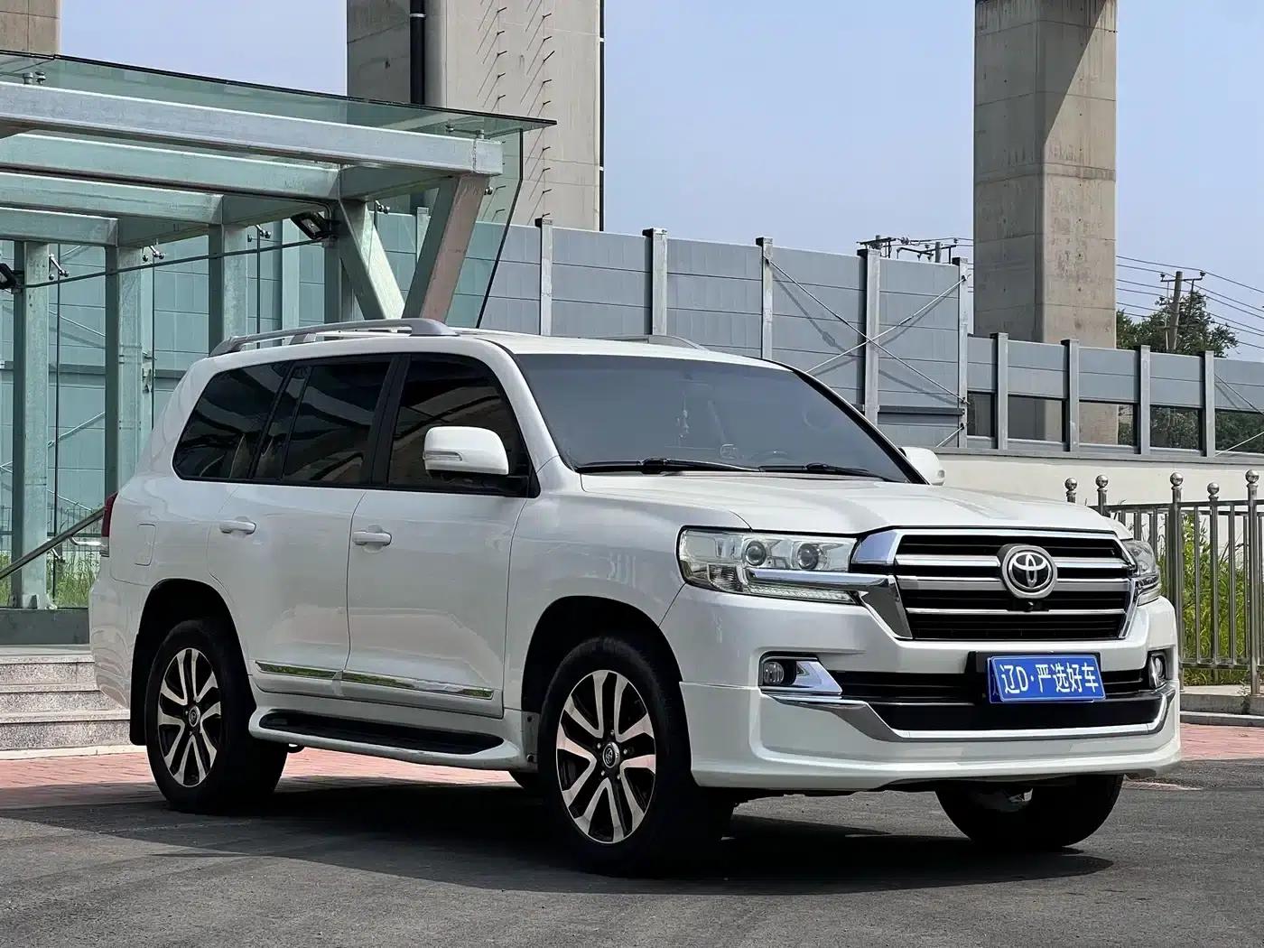2016 Land Cruiser (Imported) 4.0L Middle East Edition — миниатюра 3