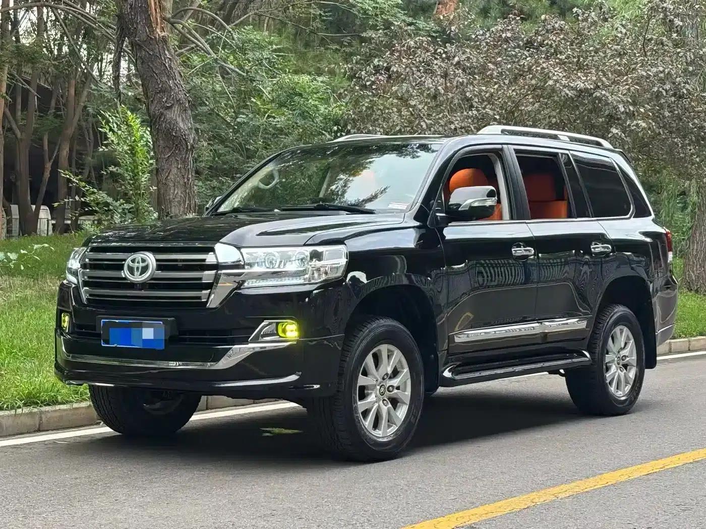 2016 Land Cruiser (Imported) 4.0L Automatic — миниатюра 1