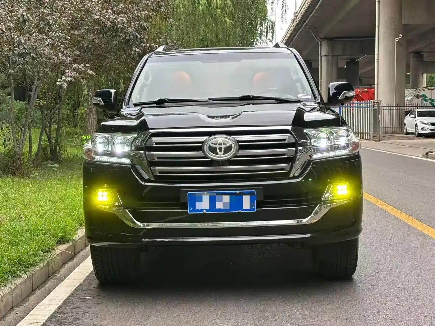 2016 Land Cruiser (Imported) 4.0L Automatic — миниатюра 2