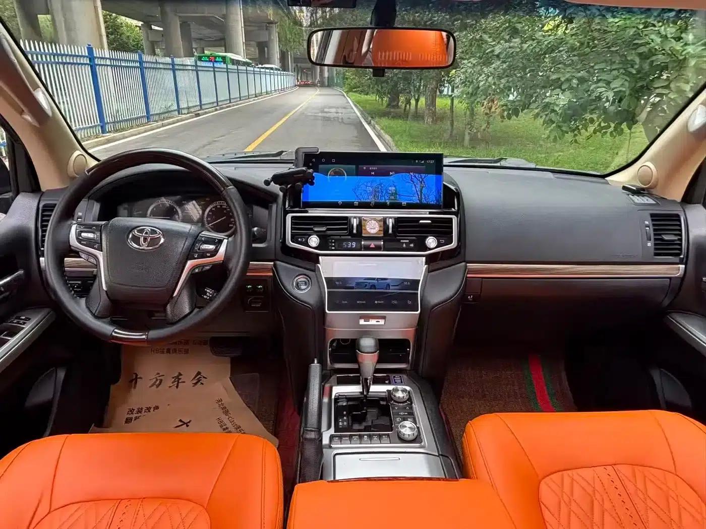 2016 Land Cruiser (Imported) 4.0L Automatic — миниатюра 11
