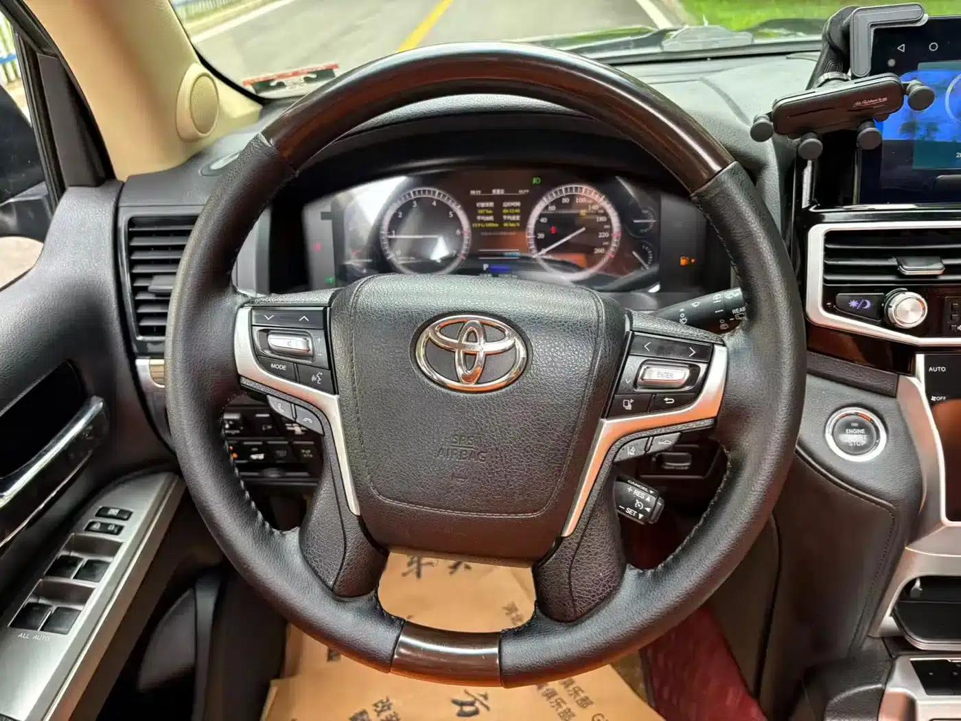 2016 Land Cruiser (Imported) 4.0L Automatic — миниатюра 12