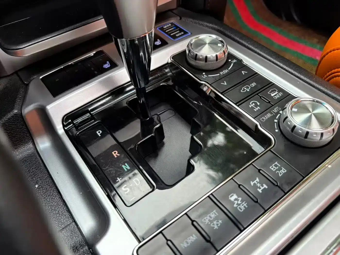 2016 Land Cruiser (Imported) 4.0L Automatic — миниатюра 15