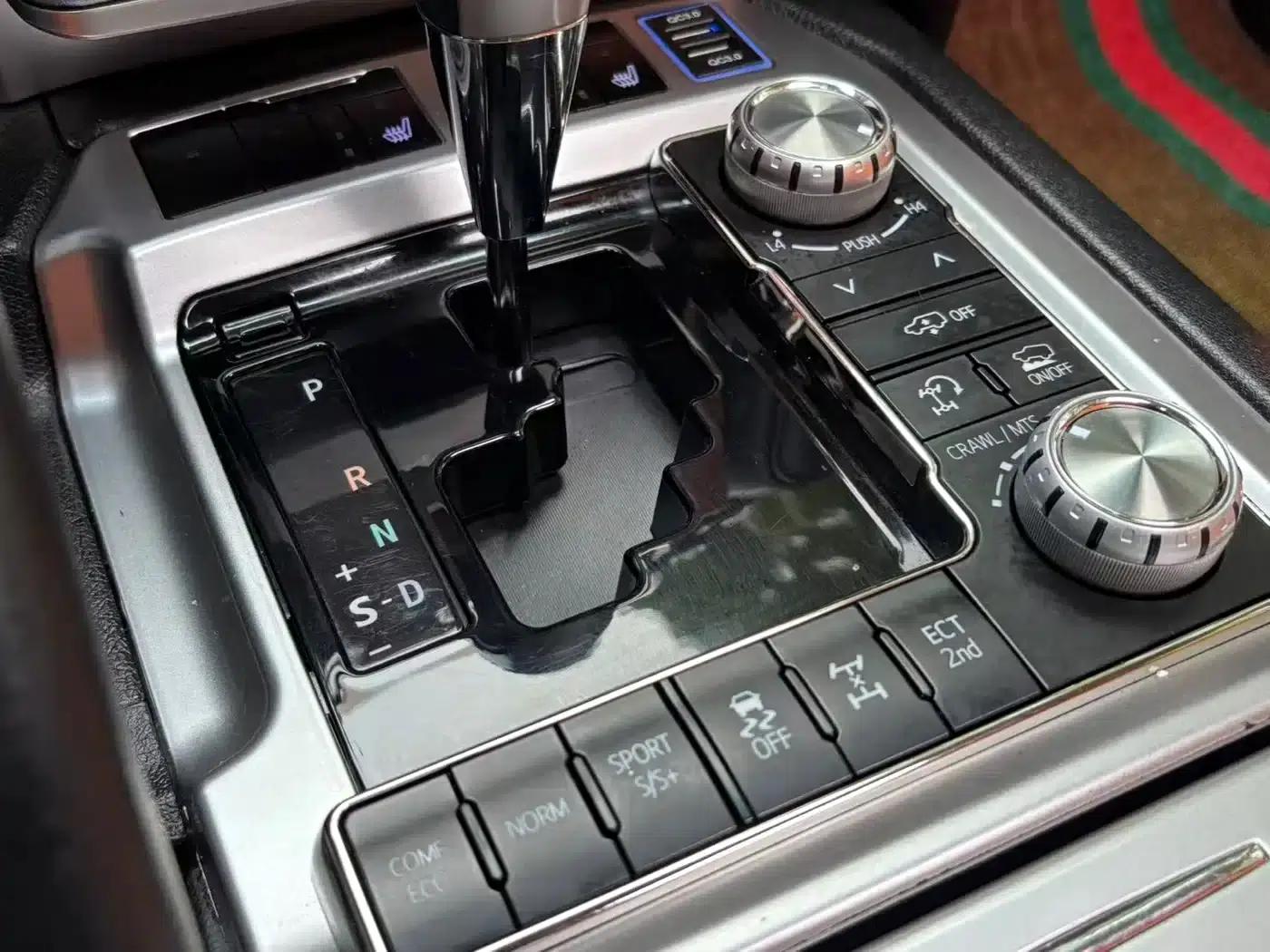 2016 Land Cruiser (Imported) 4.0L Automatic — миниатюра 21