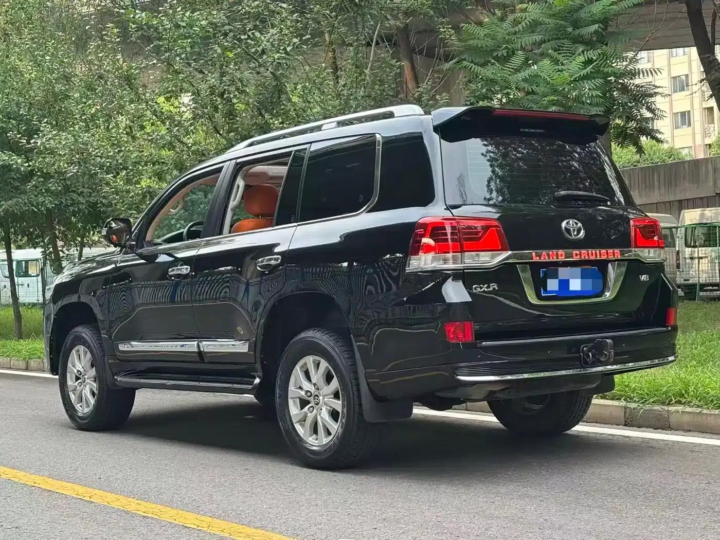 2016 Land Cruiser (Imported) 4.0L Automatic — миниатюра 4