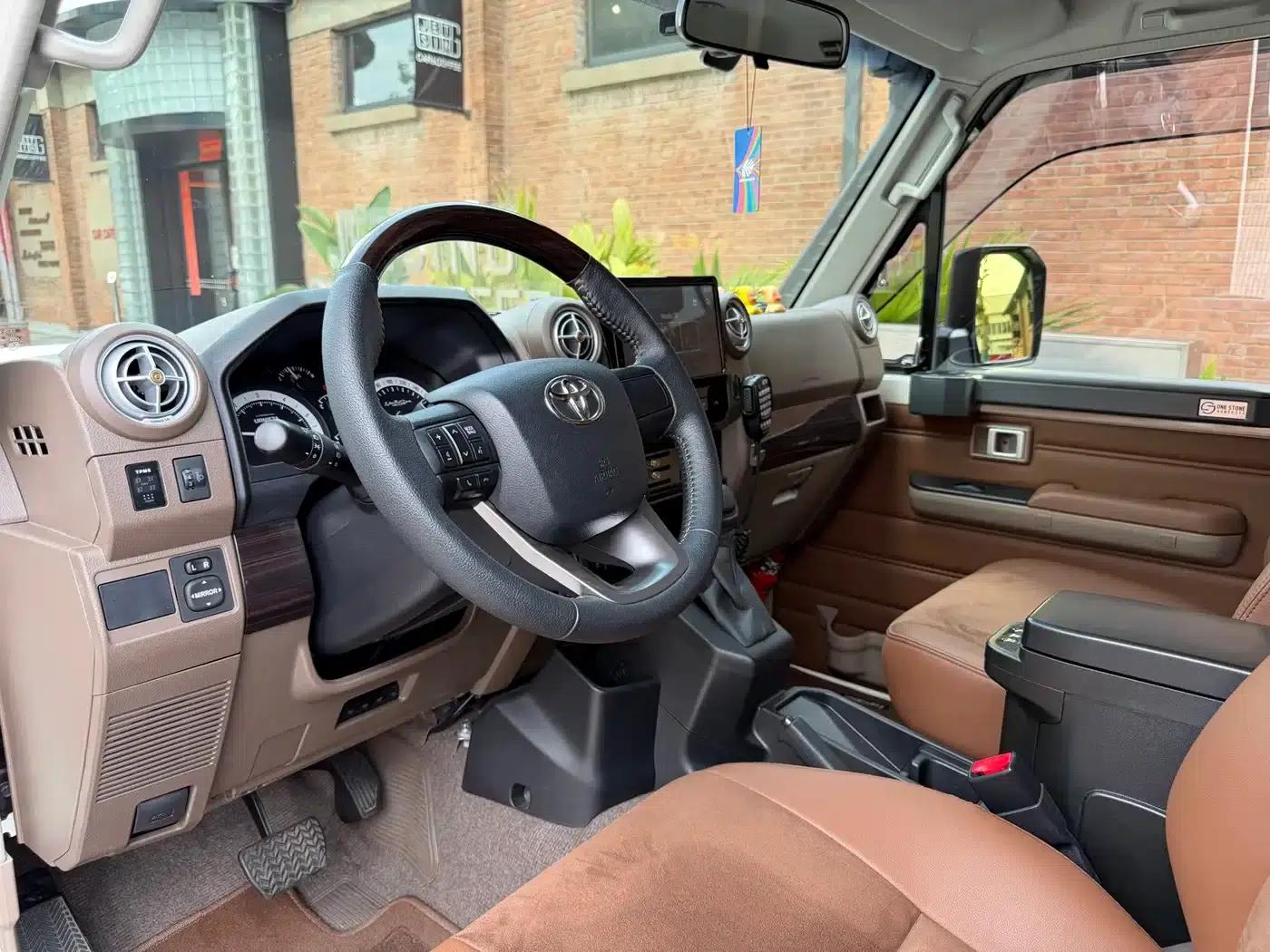 Land Cruiser (Imported) LC71 2023 Model 4.0L Automatic — миниатюра 9