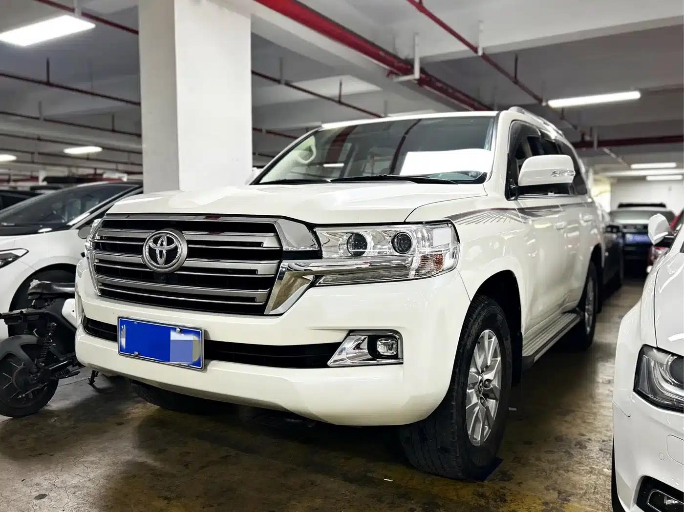 2019 Land Cruiser (Imported) 4.0L Middle East Edition — миниатюра 1