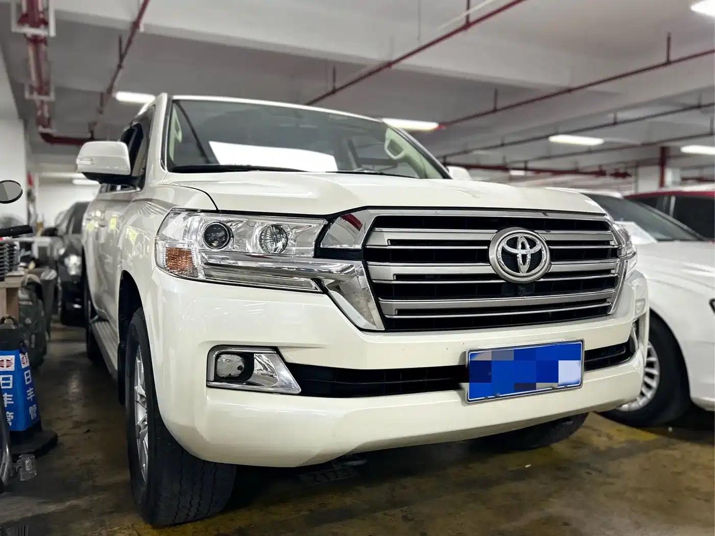 2019 Land Cruiser (Imported) 4.0L Middle East Edition — миниатюра 3