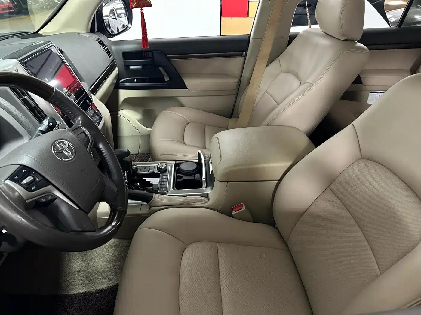 2019 Land Cruiser (Imported) 4.0L Middle East Edition — миниатюра 9