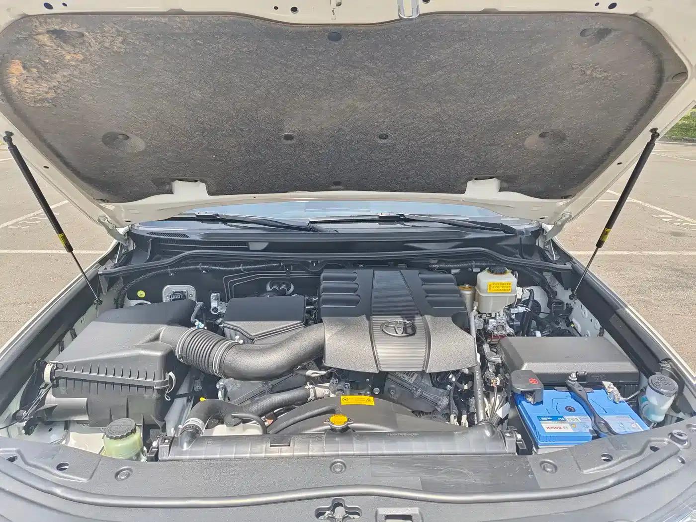 2014 Land Cruiser (Imported) 4.0L GX-R — миниатюра 14
