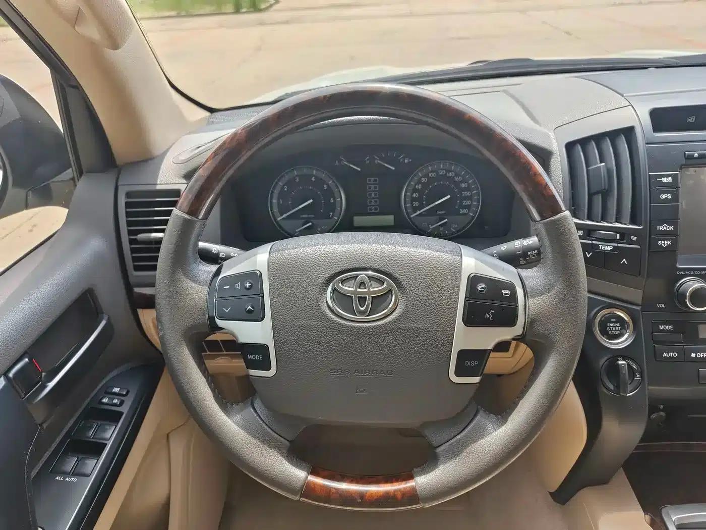 2014 Land Cruiser (Imported) 4.0L GX-R — миниатюра 5