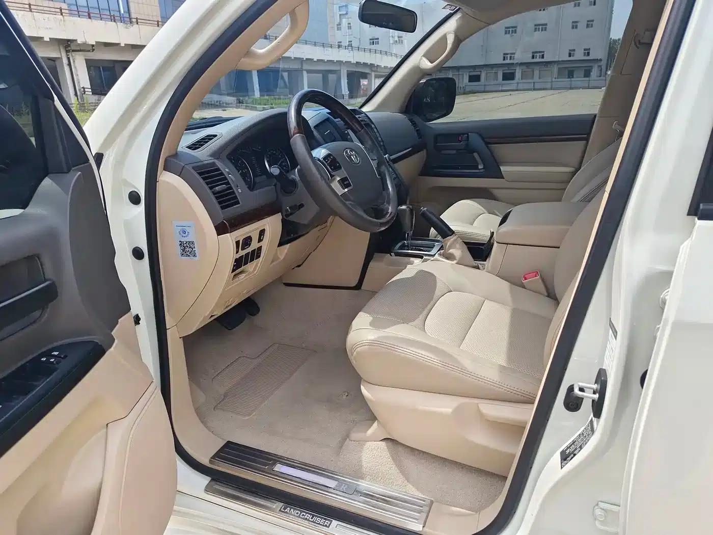 2014 Land Cruiser (Imported) 4.0L GX-R — миниатюра 7