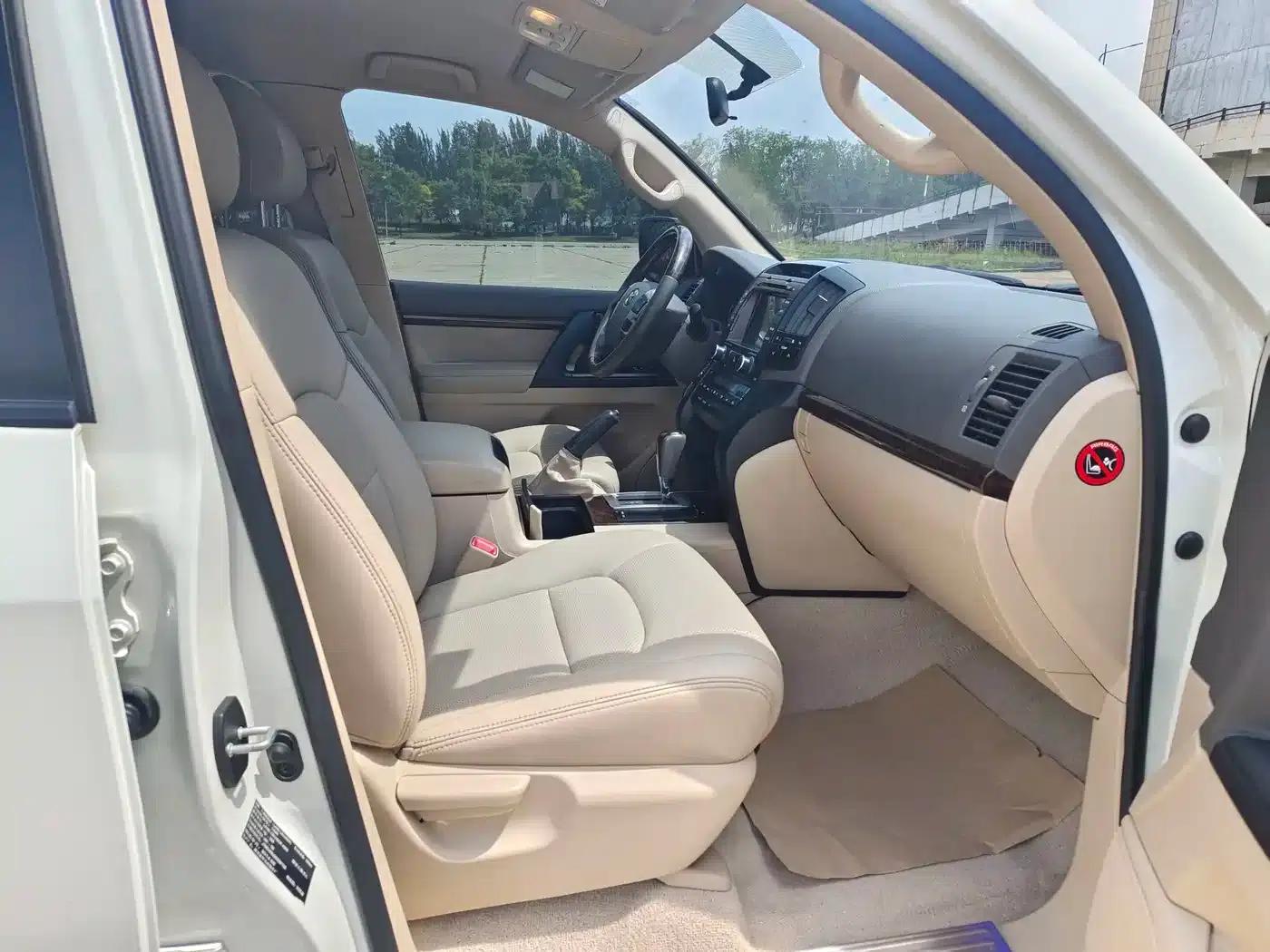 2014 Land Cruiser (Imported) 4.0L GX-R — миниатюра 9