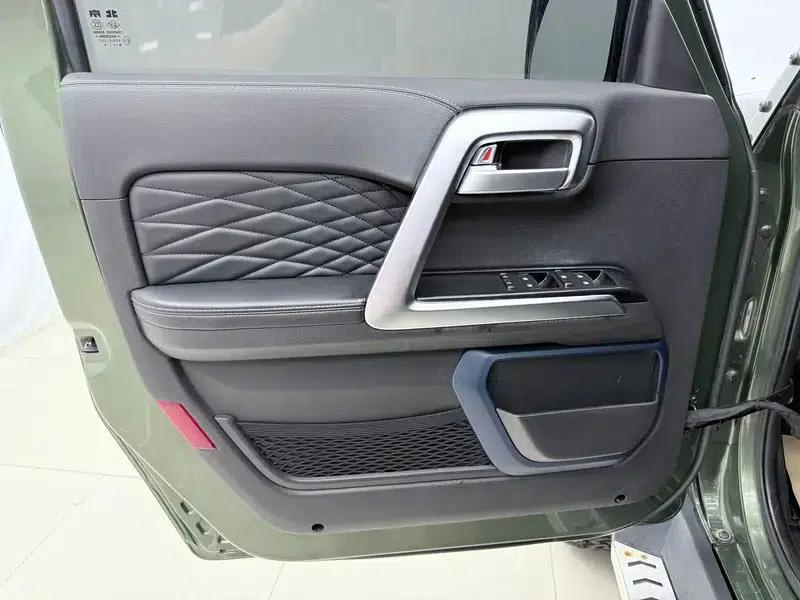 Beijing BJ40 2020 2.3T Automatic 4WD Rainforest Crossing Edition — миниатюра 10