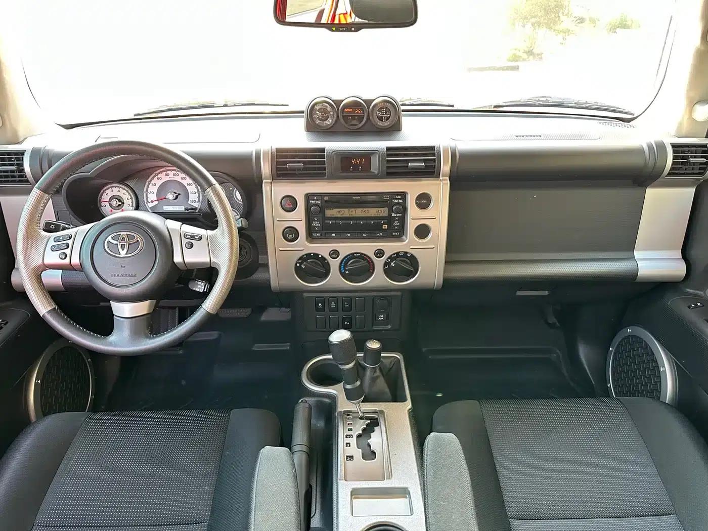 2017 FJ Cruiser 4.0L US Spec — миниатюра 9