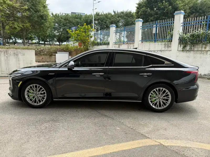 Bestune B70 2022 Model, Third Generation, 2.0T Automatic Premium Edition — миниатюра 4