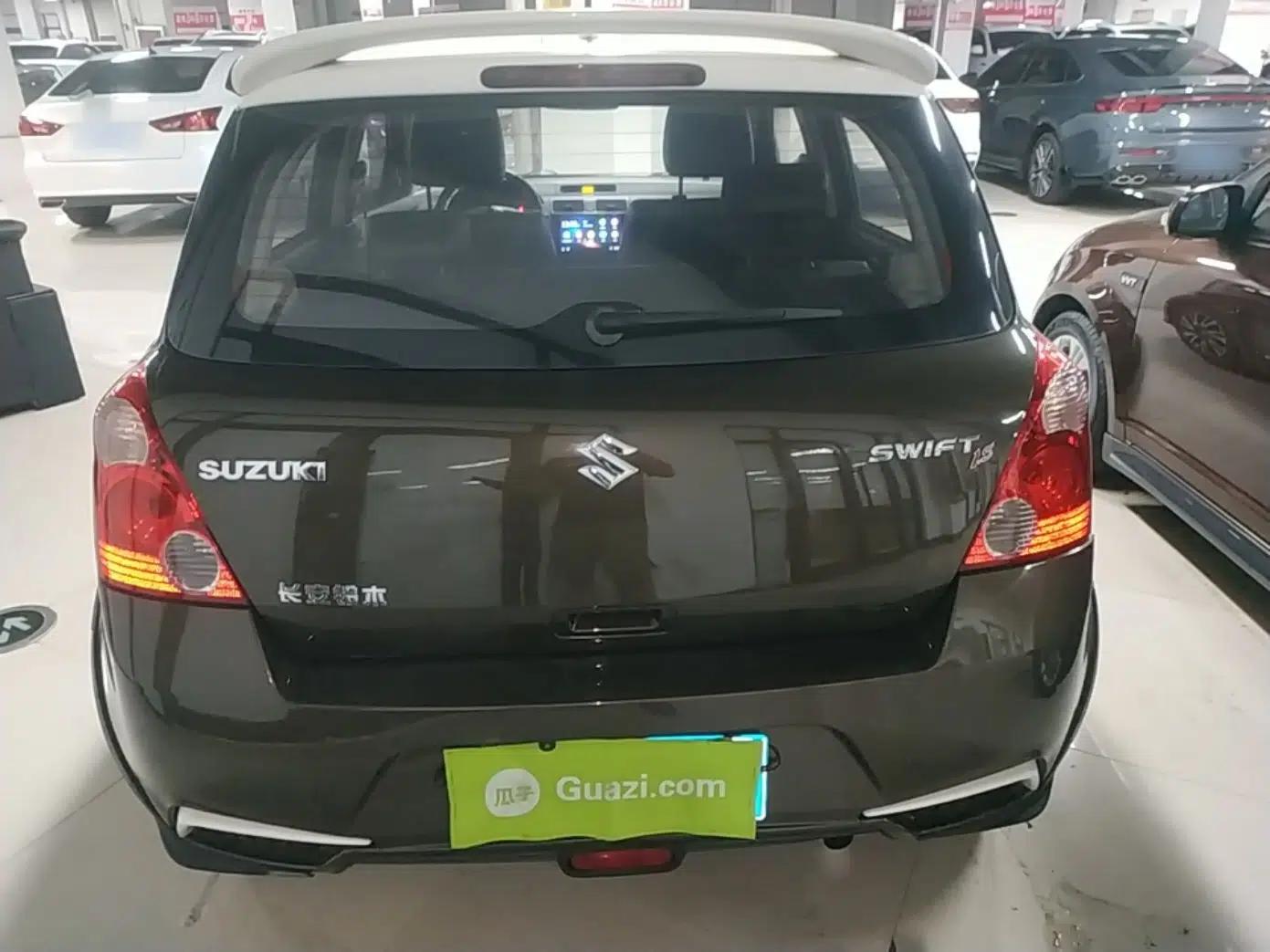 Suzuki Swift 2013 1.5L Automatic 20th Anniversary Limited Edition — миниатюра 5