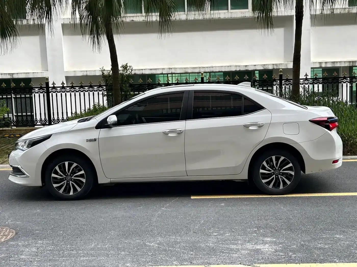 Corolla Hybrid E+ 2020 1.8L E-CVT Comfort Edition — миниатюра 4