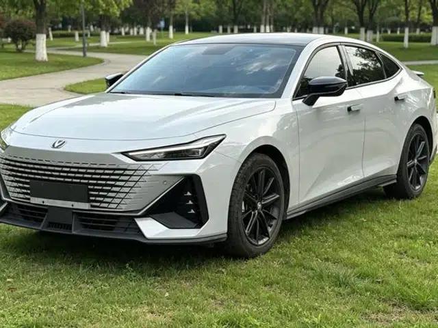 Changan UNI-V 2022 1.5T Premium Edition