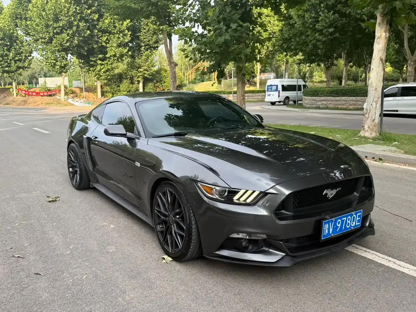 2017 Mustang 2.3T Sport Edition — миниатюра 3