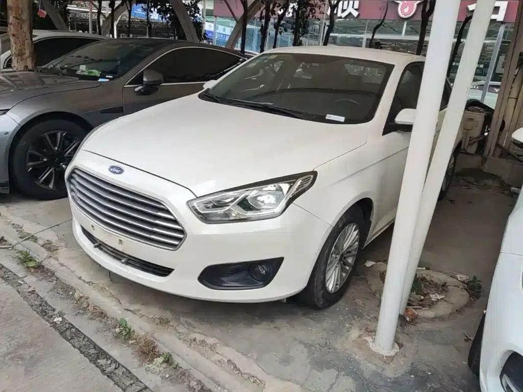 Ford Focus 2015 1.5L Manual Comfort Model — миниатюра 2