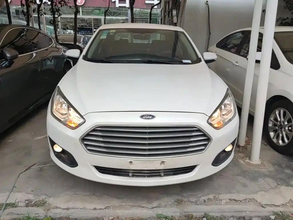 Ford Focus 2015 1.5L Manual Comfort Model — миниатюра 3