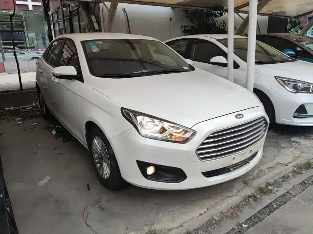 Ford Focus 2015 1.5L Manual Comfort Model — миниатюра 4