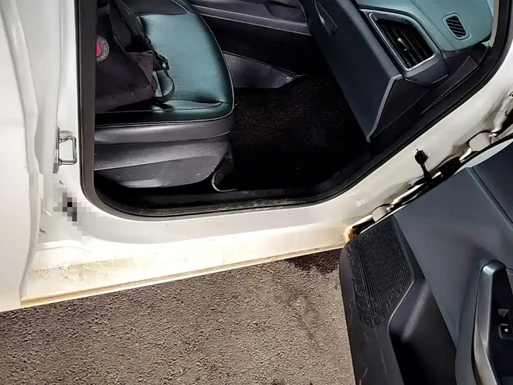 Ford Focus 2015 1.5L Automatic Fashion Edition — миниатюра 11