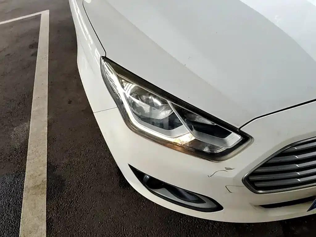Ford Focus 2015 1.5L Automatic Fashion Edition — миниатюра 13