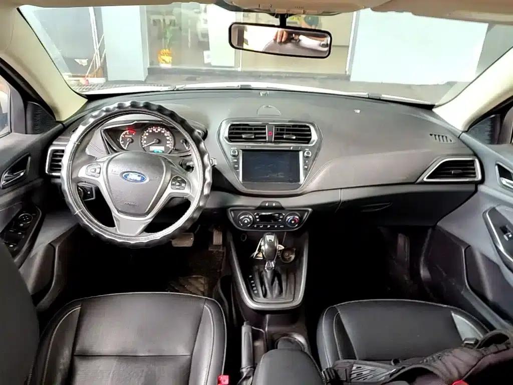 Ford Focus 2015 1.5L Automatic Fashion Edition — миниатюра 16
