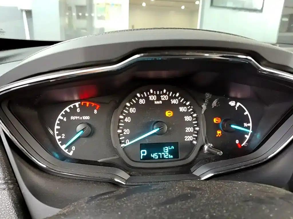 Ford Focus 2015 1.5L Automatic Fashion Edition — миниатюра 18